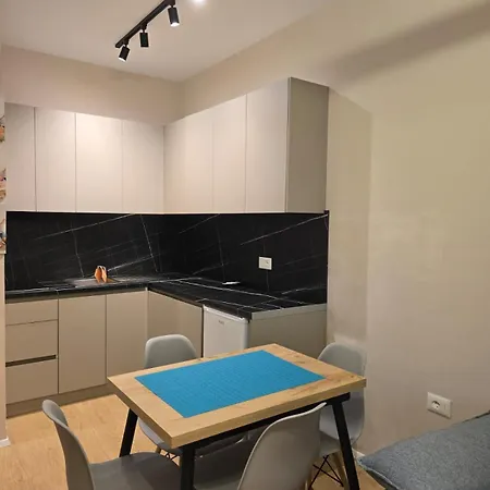 An Apartament Golem (Tirana)